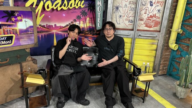 【写真・画像】2026シーズン、月曜日MCは安元洋貴＆榎木淳弥に決定！ピンマイクに飴、ポッケに予備のお菓子…榎木の奇行に安元が大爆笑　1枚目