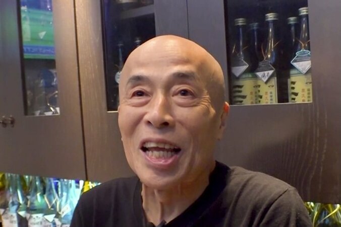 【写真・画像】井出らっきょ（65）“孤独のスナック経営”に密着 Uターン・借金・熟年離婚でも「裸芸」で笑い生む　1枚目