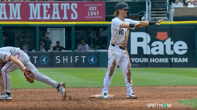 セーフを訴える様子