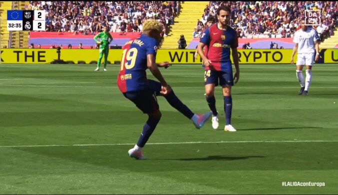 「17歳でメッシの域に…」神童ヤマル、クラシコで驚愕ゴール！「笑うしかないくらい上手い」「言葉が出ない」エンバペ真似たセレブレーションも話題 5枚目