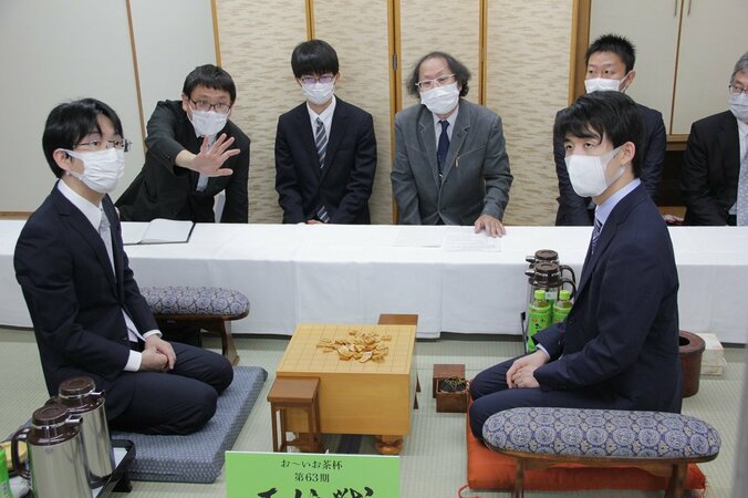 藤井聡太王位、20歳初対局へ「研究や準備をしつつ偏りすぎないように」挑戦者・豊島将之九段「一手のミスも許されない」／将棋・王位戦七番勝負第3局 1枚目