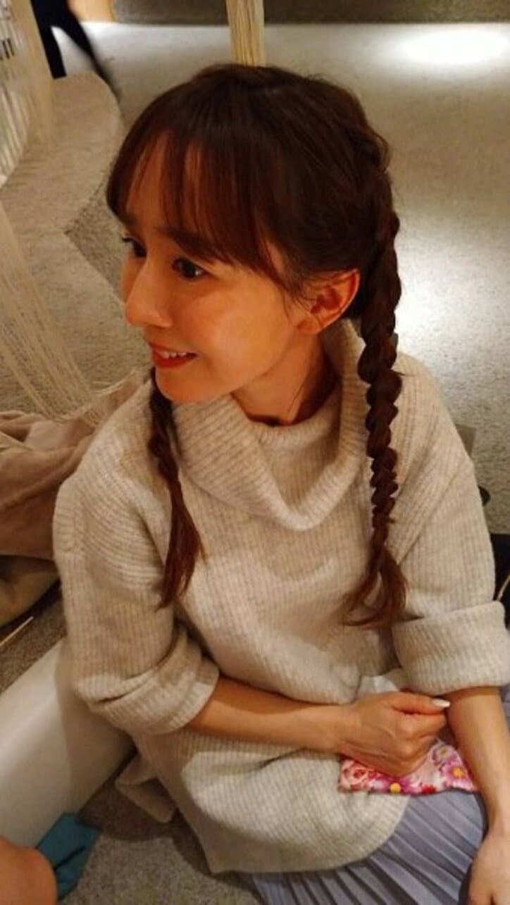 山川恵里佳、娘が編んでくれた三つ編み姿を公開「こんなにも違和感がでてくるんですね」