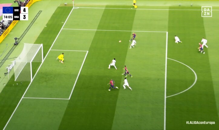 【写真・画像】衝撃！ レアルMFの“70m超弾道ゴールキック”にファン驚愕「大谷翔平のライナーホームランみたい」「絶対にヘディングしたくない…」「バグやん」“バルベルデ砲”の新活用法？　1枚目