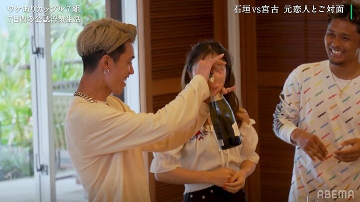 自己紹介で一触即発状態…浮気相手と元恋人が対面！修羅場勃発『隣恋3』第5話