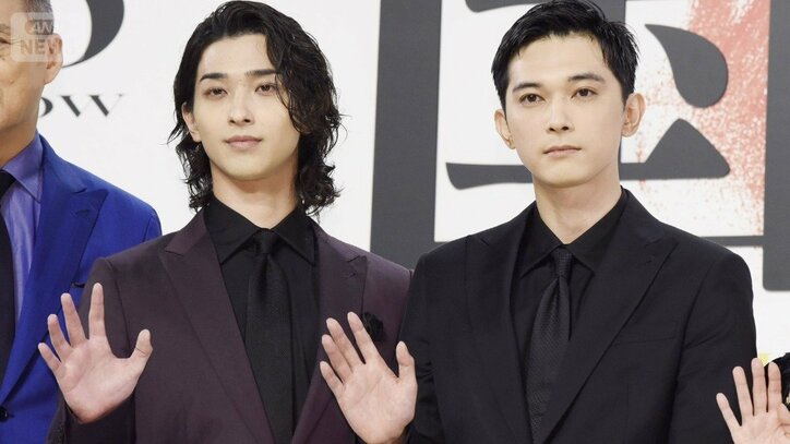 横浜流星さん（左）と吉沢亮さん（右）