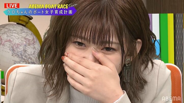 クロちゃん大暴走 女子アナにポーズ強要＆胸毛露出で女性共演者がドン引き…