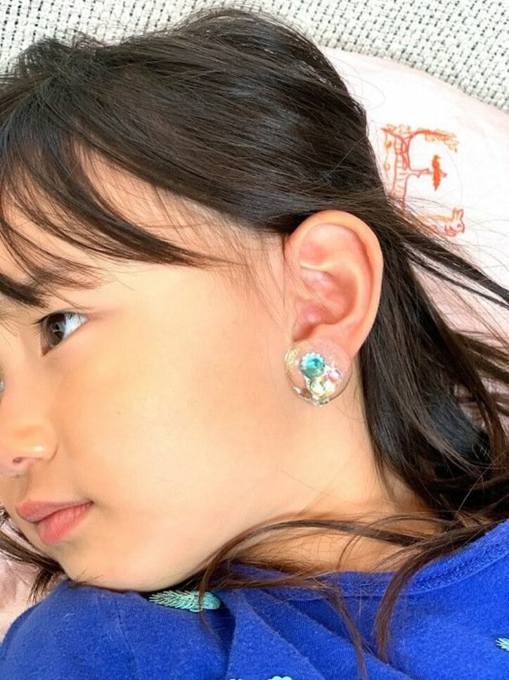 東尾理子、手作りイヤリングを耳に飾った長女の写真を公開「大人っぽい」「モデルみたい」の声
