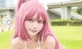 白いビキニでタマ姉を再現！夏の日差しに映える『ToHeart2』のコスプレ