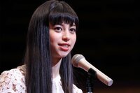 中条あやみ、父親と遊ぶ幼少期のキュートな写真を公開「可愛すぎ」