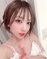 ざわちん、珍しい“裸眼”でのセクシーショットにファン歓喜「す、透けてる」「めちゃめちゃ美しい」