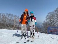 デヴィ夫人『カルティカ キランと 赤倉でスキー♪』