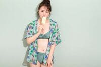 磯山さやか、ビキニ姿のカレンダー表紙カット公開 「最高にかわいい」「キュートで色っぽい」の声