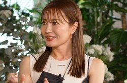 14歳年下男性と再婚した新山千春（44）、マッチングアプリでの出会いを18歳長女は心配「ロマンス詐欺とかあるらしいじゃん」