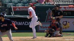 ケガだけは気をつけて 大谷翔平、日本人最多シーズン32号の直前“両足自打球”で声出し悶絶 内角攻めの影響も