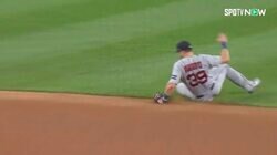 吉田正尚の同僚セカンドが見せた“これぞメジャー”なスーパープレー　惚れ惚れするようなキャッチ＆送球に実況「見事でした」視聴者も「これはデカい」「最高」