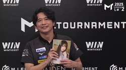 これぞエンターテイナー！萩原聖人の粋な演出をファン絶賛 敗戦直後に美女雀士の著書を全力アピール「いいぞ！」「さすがや」「ハギー最高」／麻雀・Mトーナメント