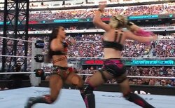 女子レスラー、戦慄の“グーパン”一撃 「決まった」「えっぐ」見事な悶絶カウンターにファン困惑