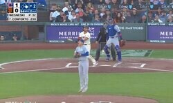 事故レベル！ 特大アーチを打たれすぎて“異変”が起きた…！？ 被弾した投手の“謎の動き”がヤバすぎると話題に「大丈夫かよ…」「飛びすぎw」