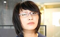 「ちょっとエッチかも」新しい学校のリーダーズ・SUZUKA、セクシー系メガネでイメチェン