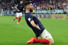 「ひねりヤバ」フランス先制、ジルーが前半終了間際に決めた左足弾に反響！「さすがやなぁ」【W杯ラウンド16】