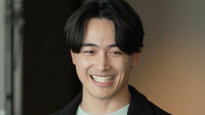 【写真・画像】スーツ姿でも隠せない“爆裂胸筋”に釘付け 元アスリート会社役員の“肉体美”にスタジオ興奮「嘘みたいな…」　1枚目