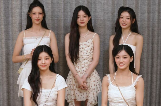 【写真・画像】ILLIT、かわいすぎるオフショット公開！MVは海の近くの学校で撮影　1枚目