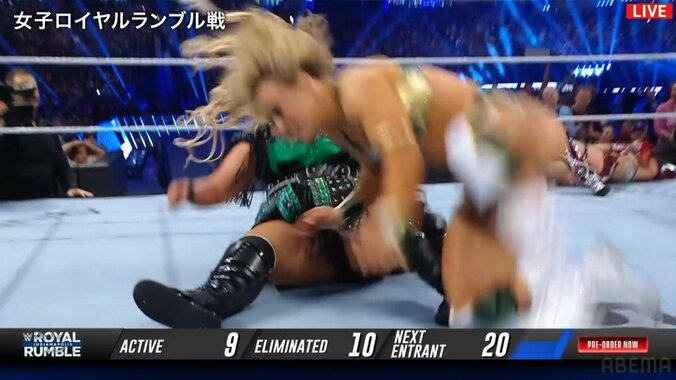 叩きつけるも自ら吹っ飛ぶ衝撃