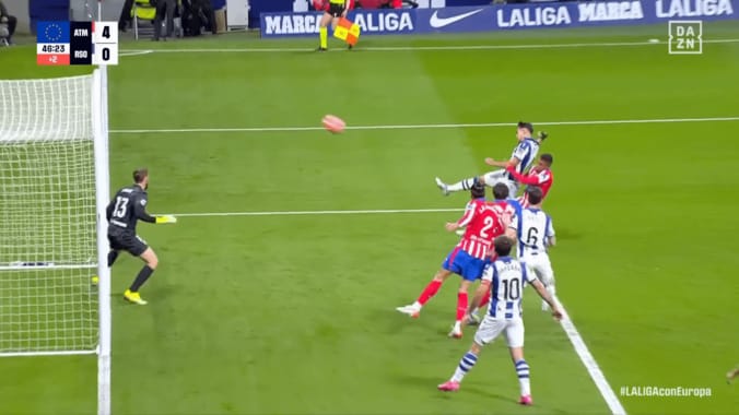 「マジで可哀想…」久保建英の“超絶クロス”がアシスト未遂→ファンから悲痛続々「久保しかチャンス作ってないやん」「もう移籍しよう」 4枚目