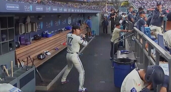 【写真・画像】心が折れた…？ 大谷翔平、逆方向特大弾で“異変”「めちゃ驚いてる」「そりゃビビる」相手投手の被弾リアクションが話題に　1枚目