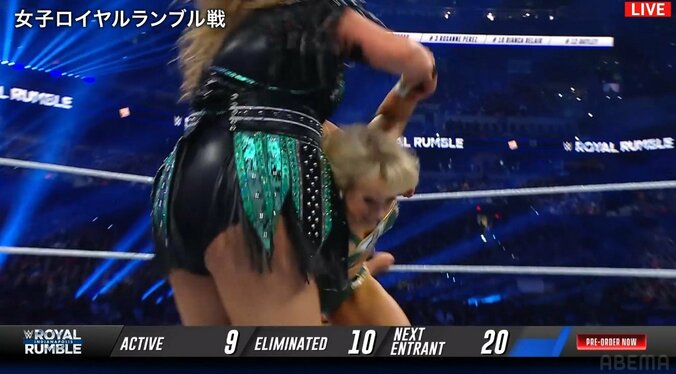 パイパーを担ぎ上げる