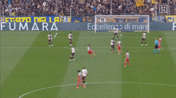 「漫画みたいな軌道」鈴木彩艶が“急加速イーグルショット失点”で唖然…「どんなGKでも無理」「松山光くんだ」ファンが驚愕＆同情 3枚目