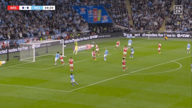 「酷いミス」「悪夢」アーセナルGKの“痛恨ファンブル”に現地メディア辛辣「なぜケパを起用した？」カラバオカップ決勝でクロス後逸 4枚目