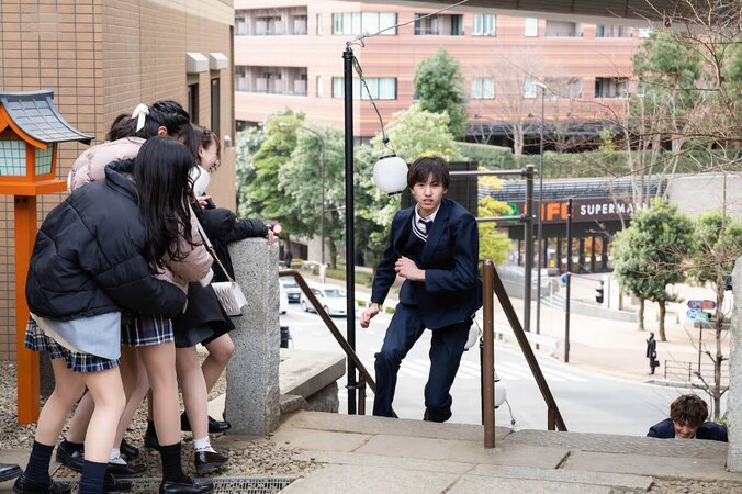 関ジャニ大倉似の高3男子の“階段ダッシュ”が速すぎて女子爆笑「めっちゃおもろい！」 2枚目