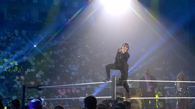 アスカがド派手に入場