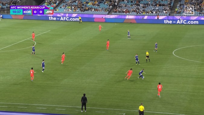 ターンで相手をかわす長谷川唯