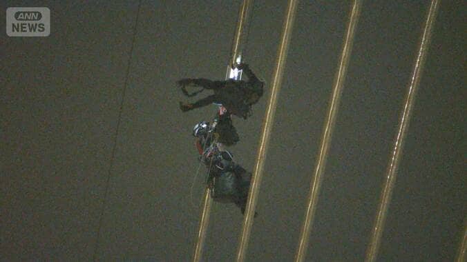 深夜の高速封鎖　大規模修復に密着　足場ない…空中ロープが頼り　巨大な橋の頂上から 1枚目