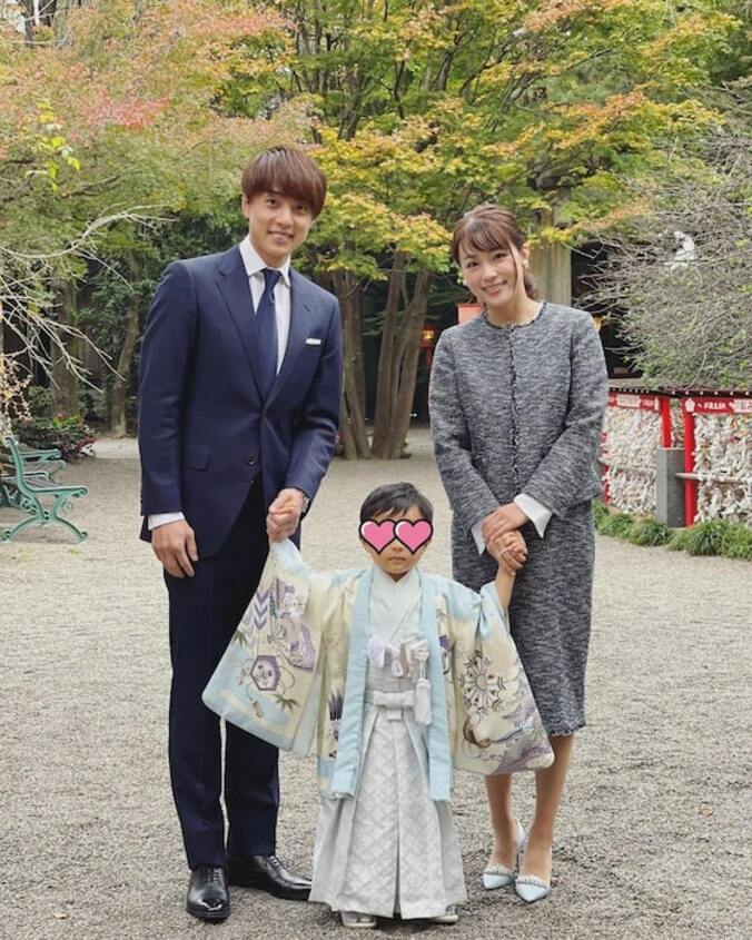  本田朋子、七五三での家族写真を公開「ポージングも頑張りました笑」  1枚目