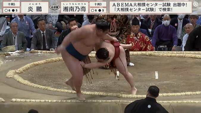 土俵から落下した力士と観客のワンシーンにファンほっこり 互いの気遣いに「お兄さんええな」反響続々 1枚目