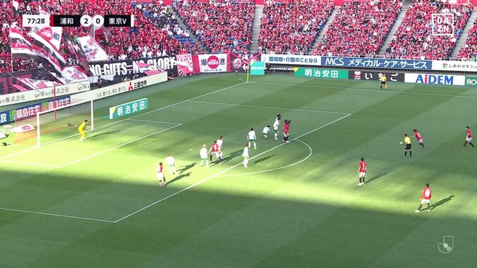 何やってんだよ！DOGSO発動で一発退場！「言い訳できない」背後への抜け出しに手を使って決定機阻止した瞬間「ここで退場は痛すぎる」 2枚目