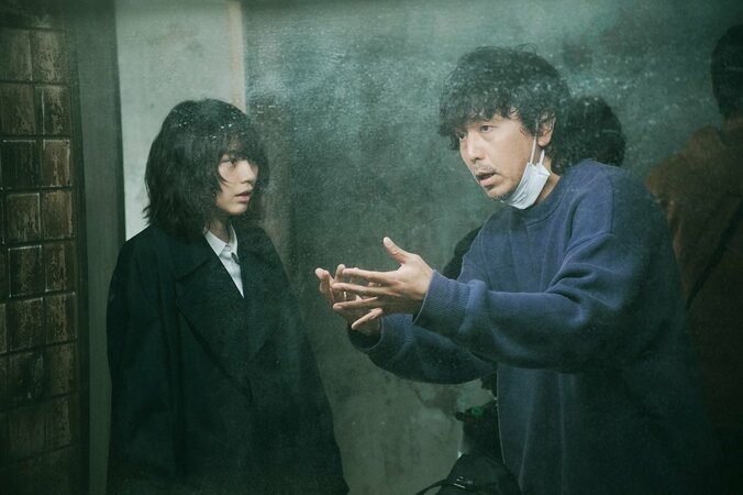 【写真・画像】のん、役の心象風景を表す“汚すぎる公衆トイレ”でドラマ撮影「地獄のようなどん底にいるところからスタート」『MISS KING』冒頭シーンを先行公開　1枚目