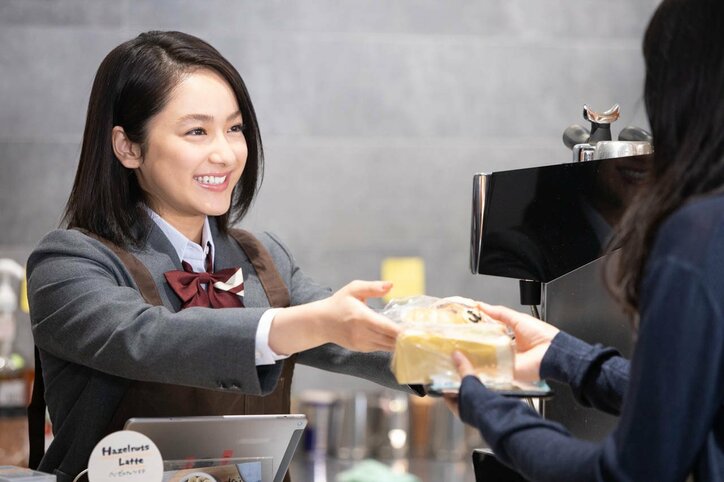 現役大学生・平祐奈、パン屋で接客を体験　「いつかバイトしてみたいな」