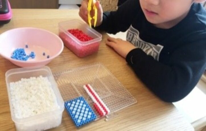 辻希美の長男、アイロンビーズで世界の国旗作り　「やっぱり神童」と反響