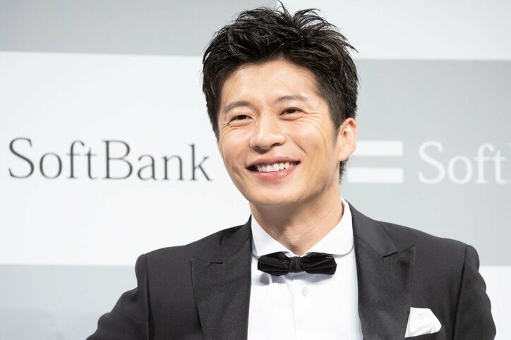 【画像】田中圭＆“お父さん”の可愛らしいキスに、報道陣ほっこり（23枚）