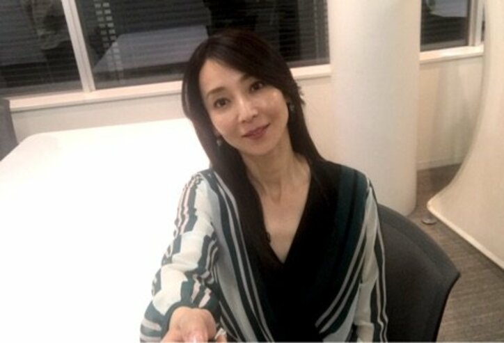 稲森いずみ ブログ開始 人生初の セルカ棒 を使った自撮り公開 話題 Abema Times