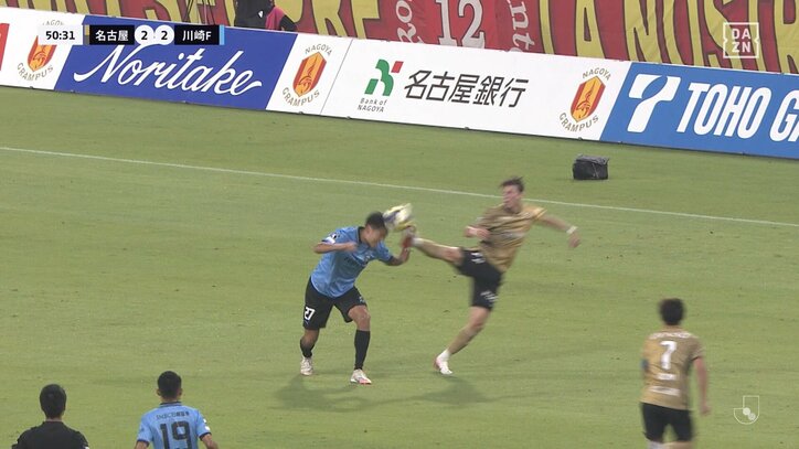 【映像】危険な顔面足裏キック