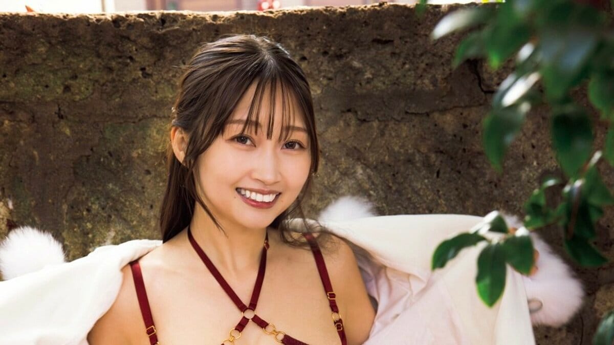 観光地での写真が話題 アイドル・Benjamin パクチーが豊満ボディを