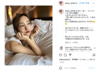 板野友美、ノースリーブ姿でベッドに寝転んだオフショットに「可愛いすぎる」「素敵」の声