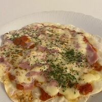 「まじでお腹空く」「飯テロです」声優・安元洋貴が「夜あそび」の宿題料理「餃子の皮ピザ」の写真を披露