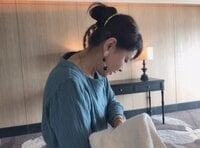 高橋愛、母親の写真公開で「めっちゃ美人」「綺麗」と話題に