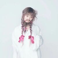 きゃりーぱみゅぱみゅ、衝撃的な“髭ショット”を披露し「神様みたいです」「なんでもかんでも似合う」と反響